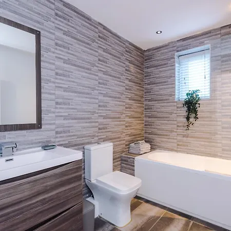 Apartment Central Leeds Gem - Parking - Sleeps 6 *