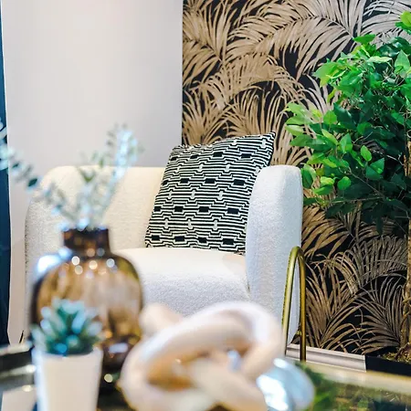 Central Leeds Gem - Parking - Sleeps 6 Apartment