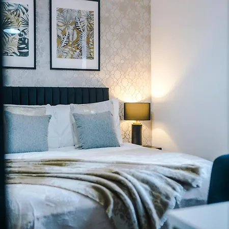 Central Leeds Gem - Parking - Sleeps 6