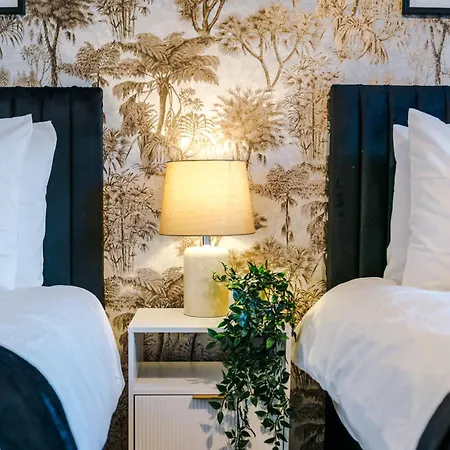 Apartment Central Leeds Gem - Parking - Sleeps 6 *