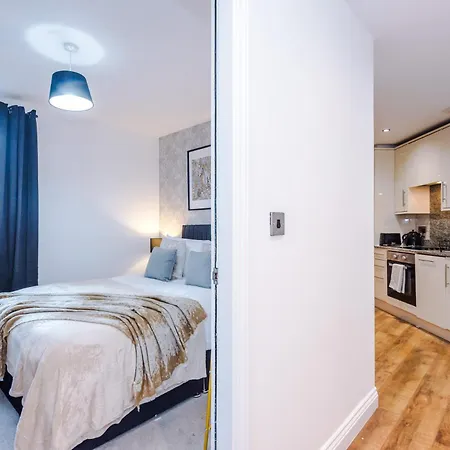 Apartment Central Leeds Gem - Parking - Sleeps 6