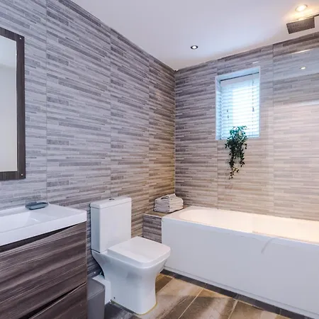 Apartment Central Leeds Gem - Parking - Sleeps 6