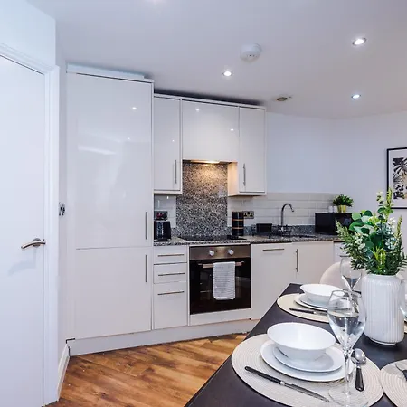 Central Leeds Gem - Parking - Sleeps 6