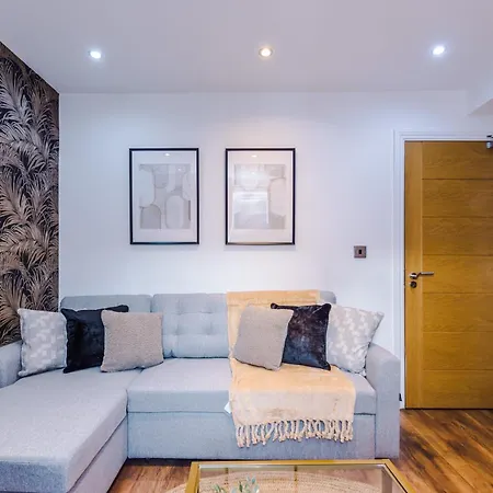 Central Leeds Gem - Parking - Sleeps 6 Apartment