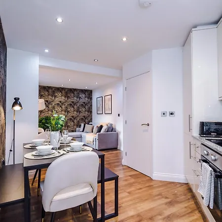 Apartment Central Leeds Gem - Parking - Sleeps 6 *