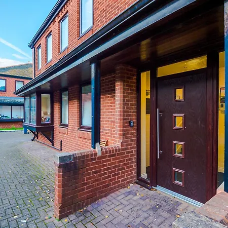 Central Leeds Gem - Parking - Sleeps 6 Apartment