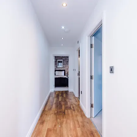 Central Leeds Gem - Parking - Sleeps 6 Apartment